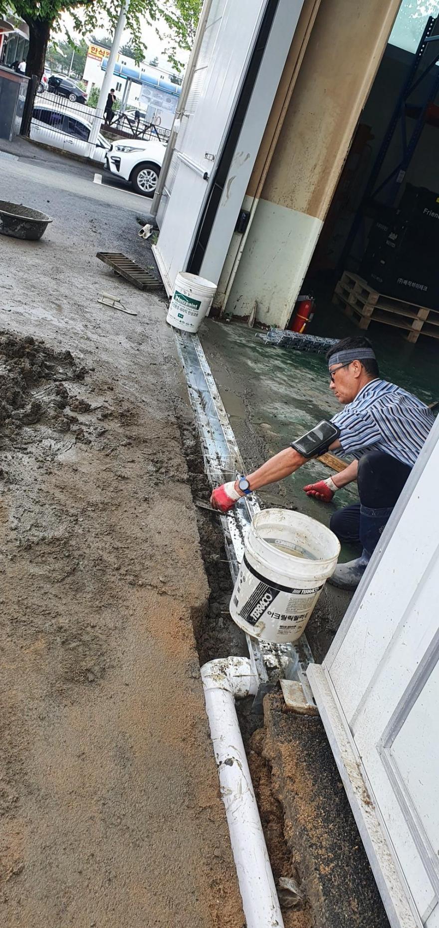 출입구 바닥 물받이 공사